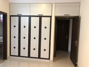 Furnished Amenities in 3 BHK Apartment at Raheja Sherwood, Goregaon East – for Sale