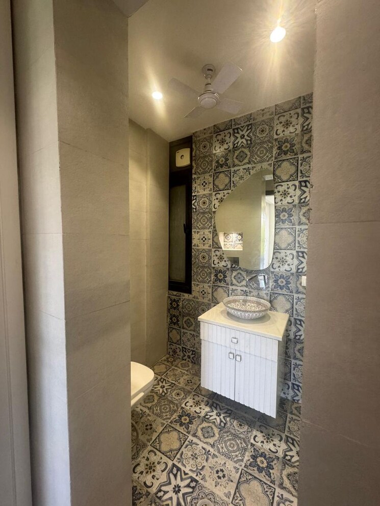 Bathroom, emaar-palm-hills 3.5 Bedroom 1450 Sq.Ft. Apartment In Sector 77 Gurgaon 8622022
