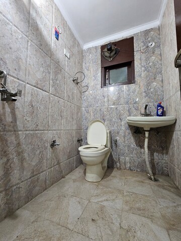 Bathroom in 2 BHK Builder Floor at Mahipalpur – for Rent