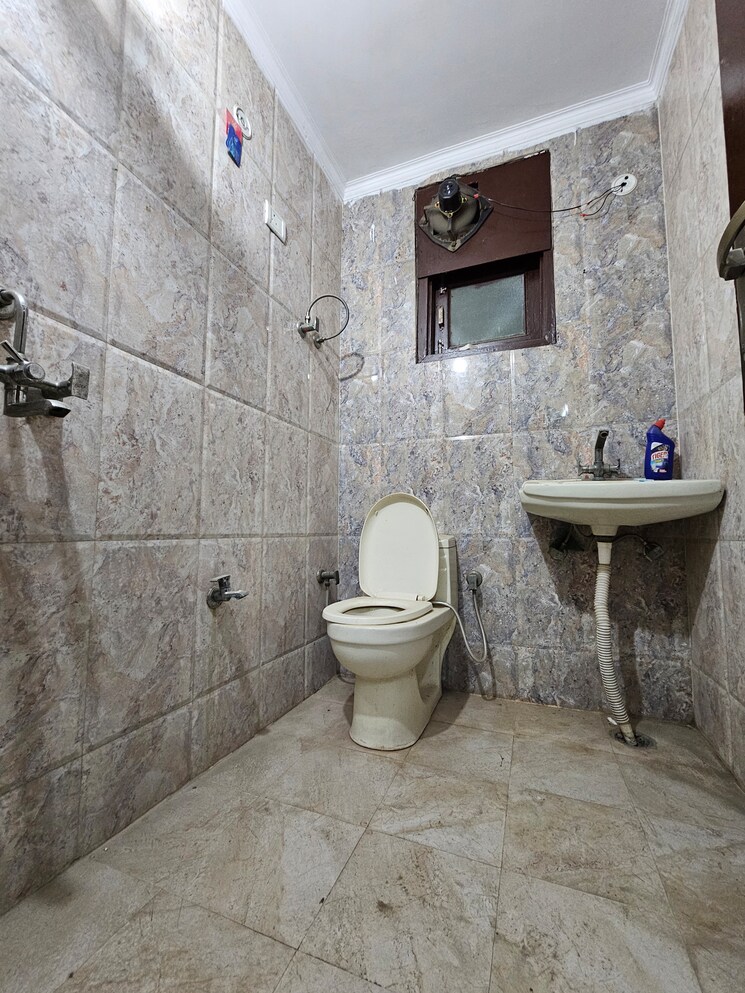 Bathroom, mahipalpur 2 Bedroom 900 Sq.Ft. Builder Floor In Mahipalpur Delhi 8622228