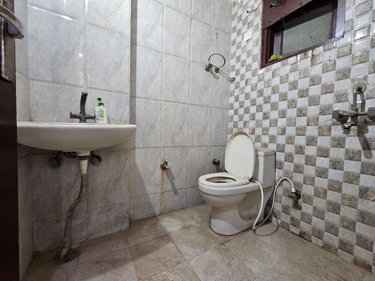 Bathroom, mahipalpur 2 Bedroom 900 Sq.Ft. Builder Floor In Mahipalpur Delhi 8622228