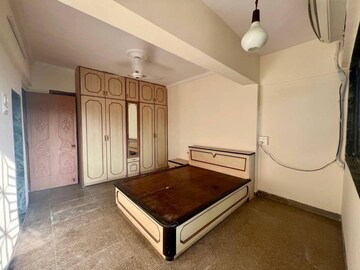 Room in 2 BHK Apartment at Azad Nagar – for Rent