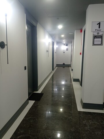 Building Lobby in 1 BHK Apartment at DLF Building 10, Dlf Phase ii – for Rent