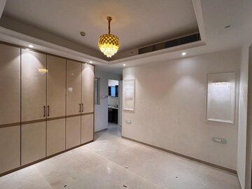 Room in 3 BHK Apartment at Indiabulls Sky Forest, Lower Parel – for Rent