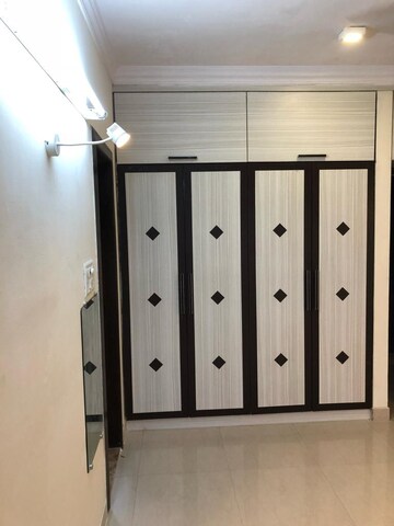 Room in 3 BHK Apartment at Raheja Sherwood, Goregaon East – for Sale