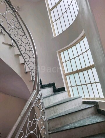 Staircase in 5 BHK Villa at Eldeco Mansionz, Sector 48 – for Rent