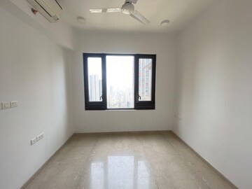 Room in 3 BHK Apartment at Lodha The Park, Worli – for Rent