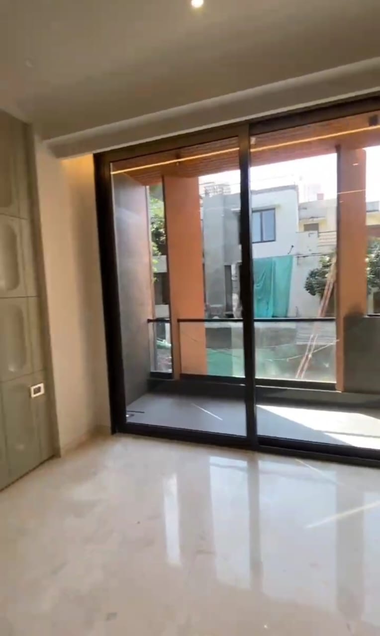 3 BHK 240 Sq.Yd. Apartment in Unitech Deerwood Chase