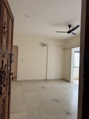 Room in 2 BHK Apartment at Benson Manor, Benson Town – for Sale