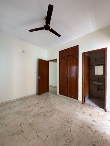 Room in 2 BHK Apartment at Benson Manor, Benson Town – for Sale