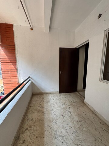 Room in 2 BHK Apartment at Benson Manor, Benson Town – for Sale
