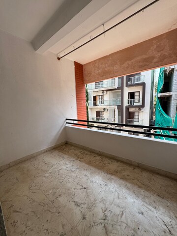 Room in 2 BHK Apartment at Benson Manor, Benson Town – for Sale