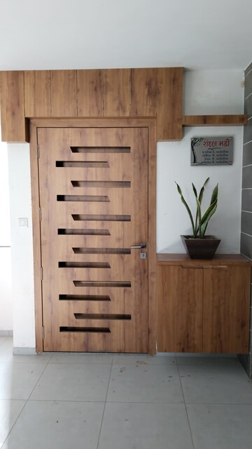 Furnished Amenities in 3 BHK Builder Floor at Railnagar – for Sale