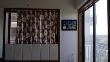 Furnished Amenities in 3 BHK Builder Floor at Railnagar – for Sale