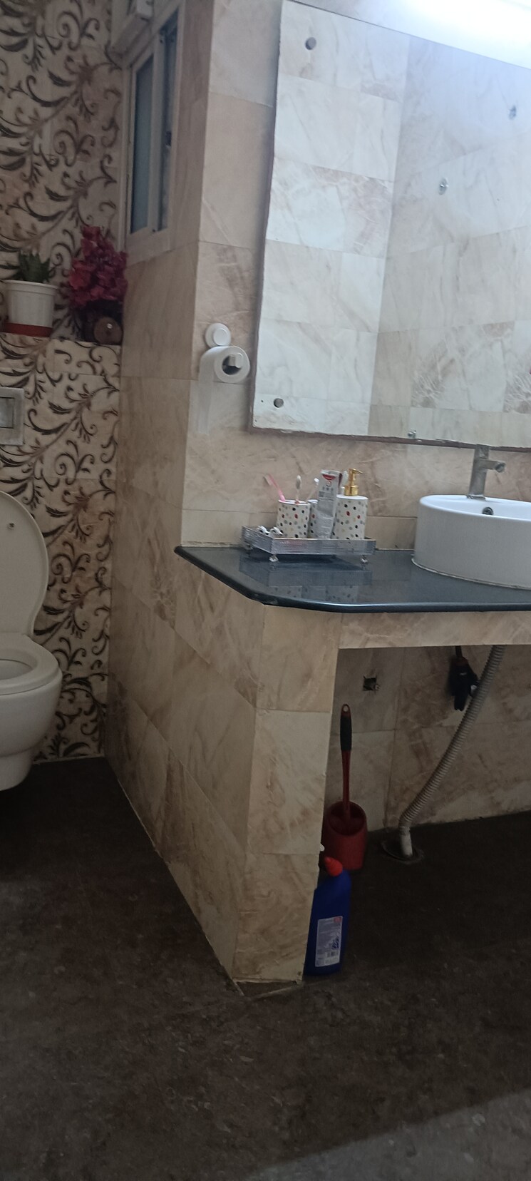 Bathroom, sector 41 3 Bedroom 200 Sq.Yd. Villa In Sector 41 Noida 8622757