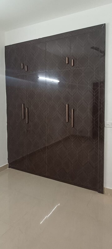 Furnished Amenities in 2 BHK Apartment at Suncity Avenue 76, Sector 76 – for Rent
