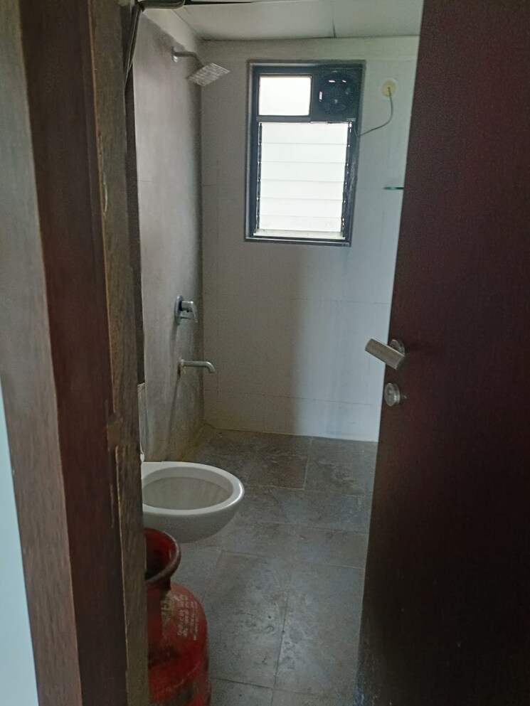 Bathroom, skyi-songbirds 3 Bedroom 1500 Sq.Ft. Apartment In Bavdhan Pune 8622793