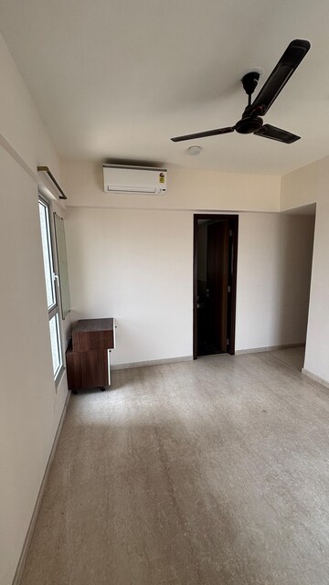 Room in 2 BHK Apartment at Piramal Vaikunth, Balkum Pada – for Rent