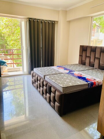 Bedroom in 2 BHK Builder Floor at Dlf Phase I – for Rent