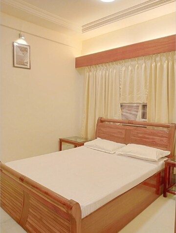 Bedroom in 1 BHK Apartment at Bandra West – for Rent