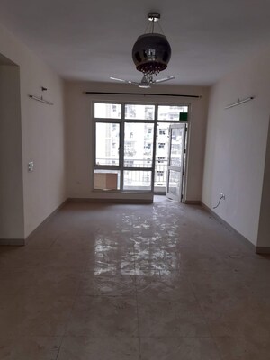 Room in 3 BHK Apartment at Omaxe HillS-ii, Sector 43 – for Sale