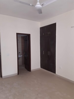 Room in 3 BHK Apartment at Omaxe HillS-ii, Sector 43 – for Sale