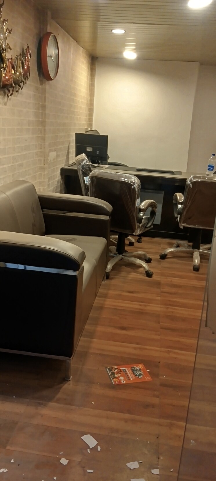 Team Area, gaur-city-center Commercial Shop 280 Sq.Ft. In Sector 4 Greater Noida Greater Noida 8622932