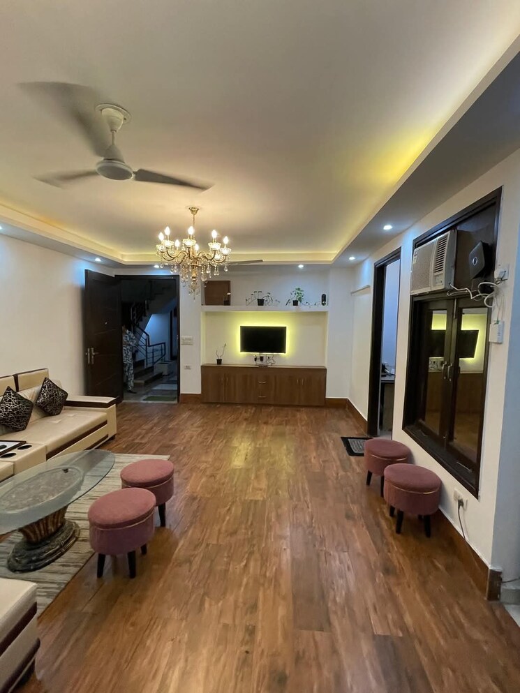 Living Room, freedom fighters enclave 3 Bedroom 1600 Sq.Ft. Apartment In Freedom Fighters Enclave Delhi 8622985