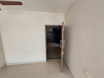 2 BHK Apartment For Rent in Shapoorji Pallonji Epsilon, Kandivali East