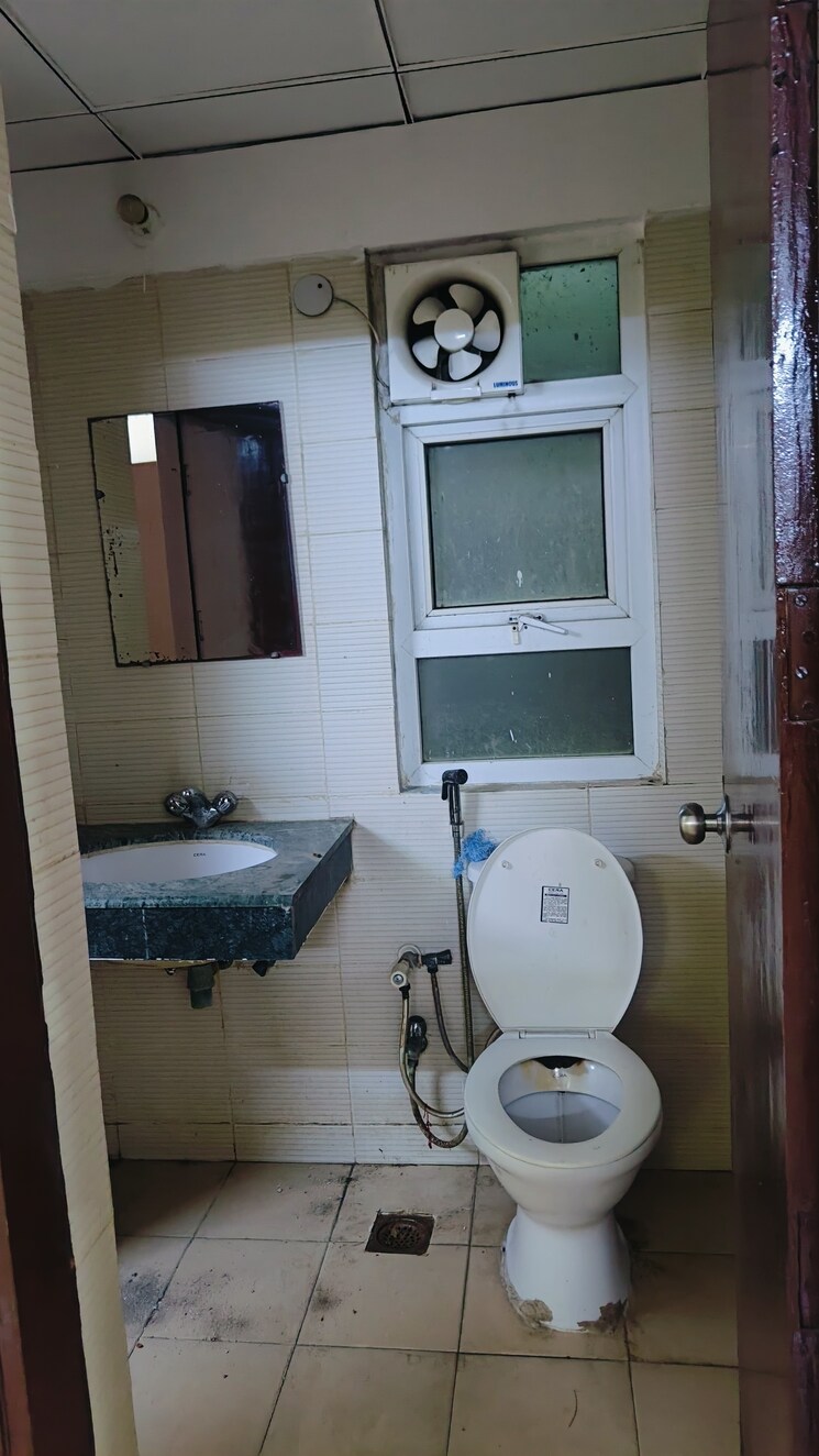 Bathroom, bptp-park-81 3 Bedroom 275 Sq.Yd. Builder Floor In Sector 81 Faridabad 8622992