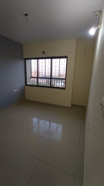 Room in 3 BHK Apartment at Kalyan West – for Rent