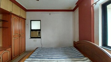 Room in 2 BHK Apartment at Satellite Garden, Goregaon East – for Rent