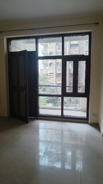 Room in 2 BHK Apartment at Omaxe Heights, Sector 86 – for Rent