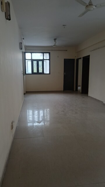 Room in 2 BHK Apartment at Omaxe Heights, Sector 86 – for Rent