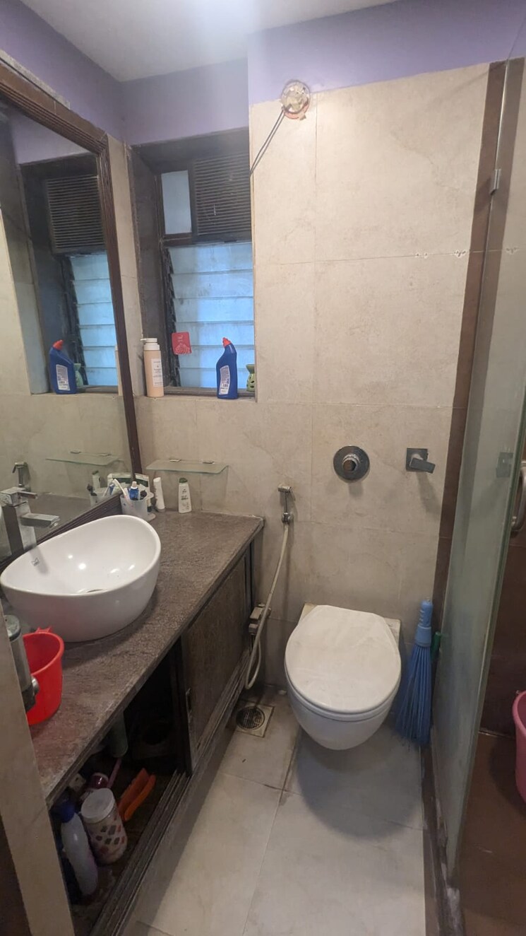 Bathroom, andheri west 2 Bedroom 900 Sq.Ft. Apartment In Andheri West Mumbai 8623031