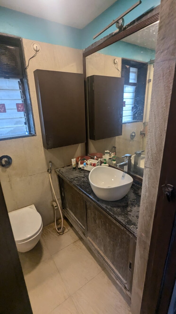 Bathroom, andheri west 2 Bedroom 900 Sq.Ft. Apartment In Andheri West Mumbai 8623031