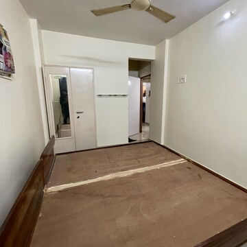 Room in 2 BHK Apartment at Malad East – for Rent