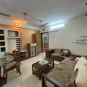 2 BHK Apartment For Rent in Malad East