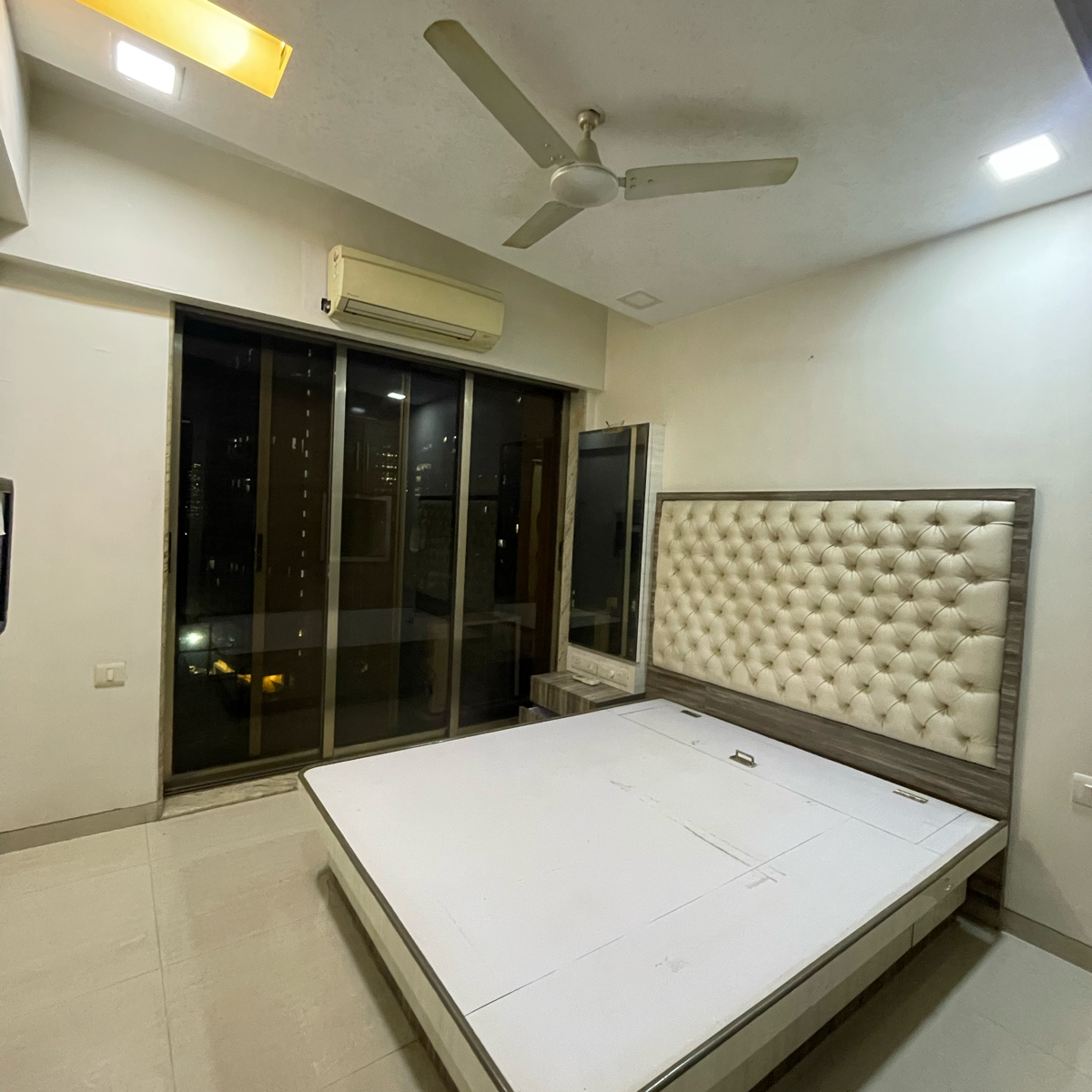 2.5 BHK Apartment For Rent in Riddhi Garden Complex