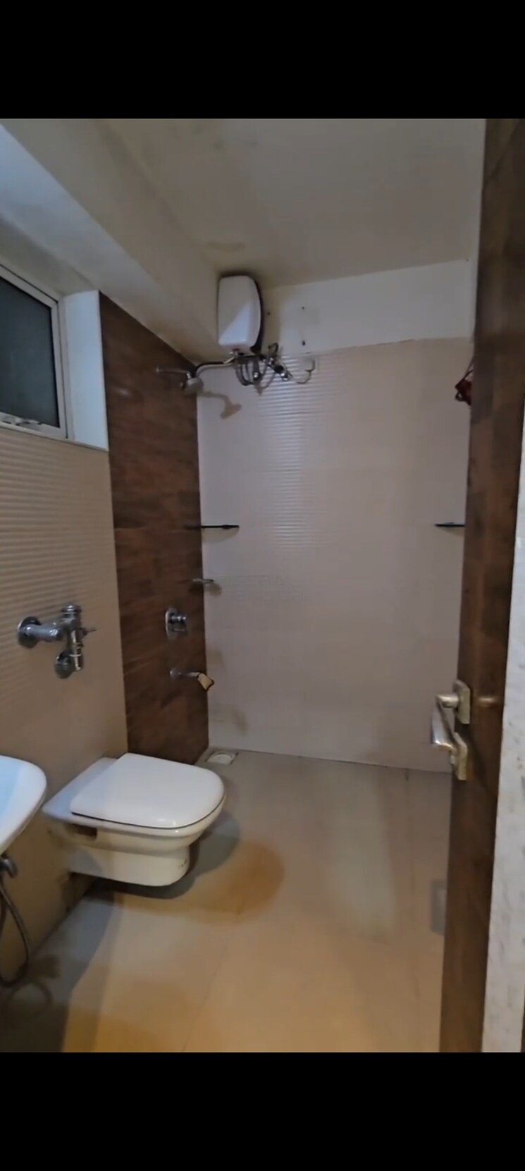 Bathroom, om-shreyas-apartment 3 Bedroom 1110 Sq.Ft. Apartment In Ghatkopar West Mumbai 8623079