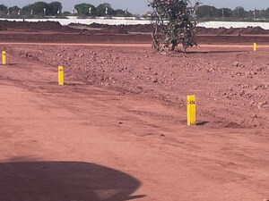  Plot For Sale in Manneguda