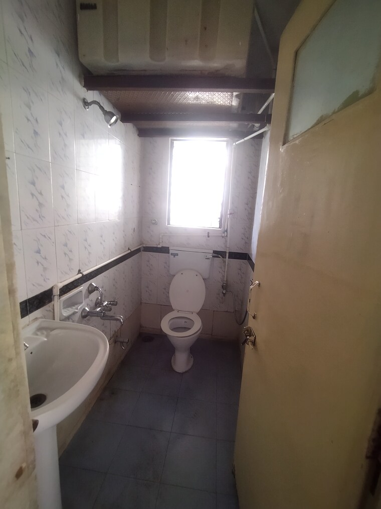 Bathroom, sunshree-society 2 Bedroom 875 Sq.Ft. Apartment In Kondhwa Pune 8623175