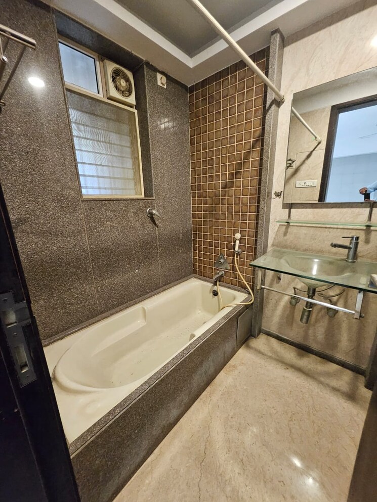 Bathroom, atlanta-santacruz-west 4 Bedroom 1712 Sq.Ft. Apartment In Santacruz West Mumbai 8623199