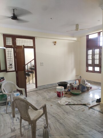 Living Room in 2.5 BHK Apartment at Drosia Apartments, Aliganj – for Rent