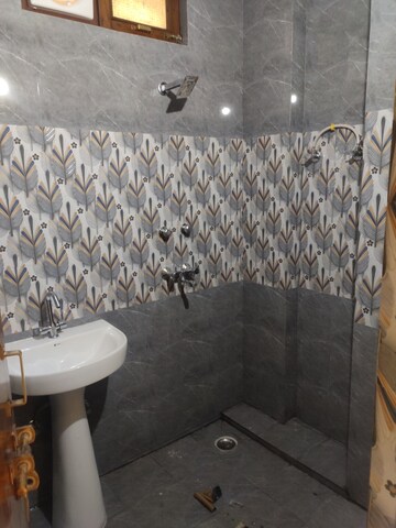 Kitchen in 2.5 BHK Apartment at Drosia Apartments, Aliganj – for Rent