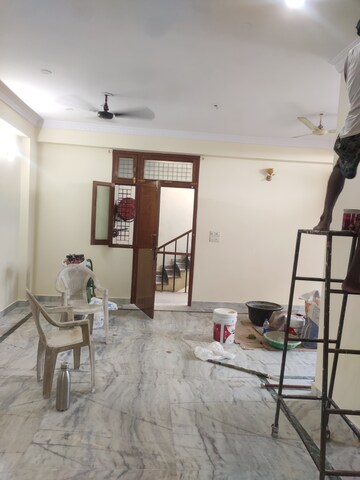 Living Room in 2.5 BHK Apartment at Drosia Apartments, Aliganj – for Rent