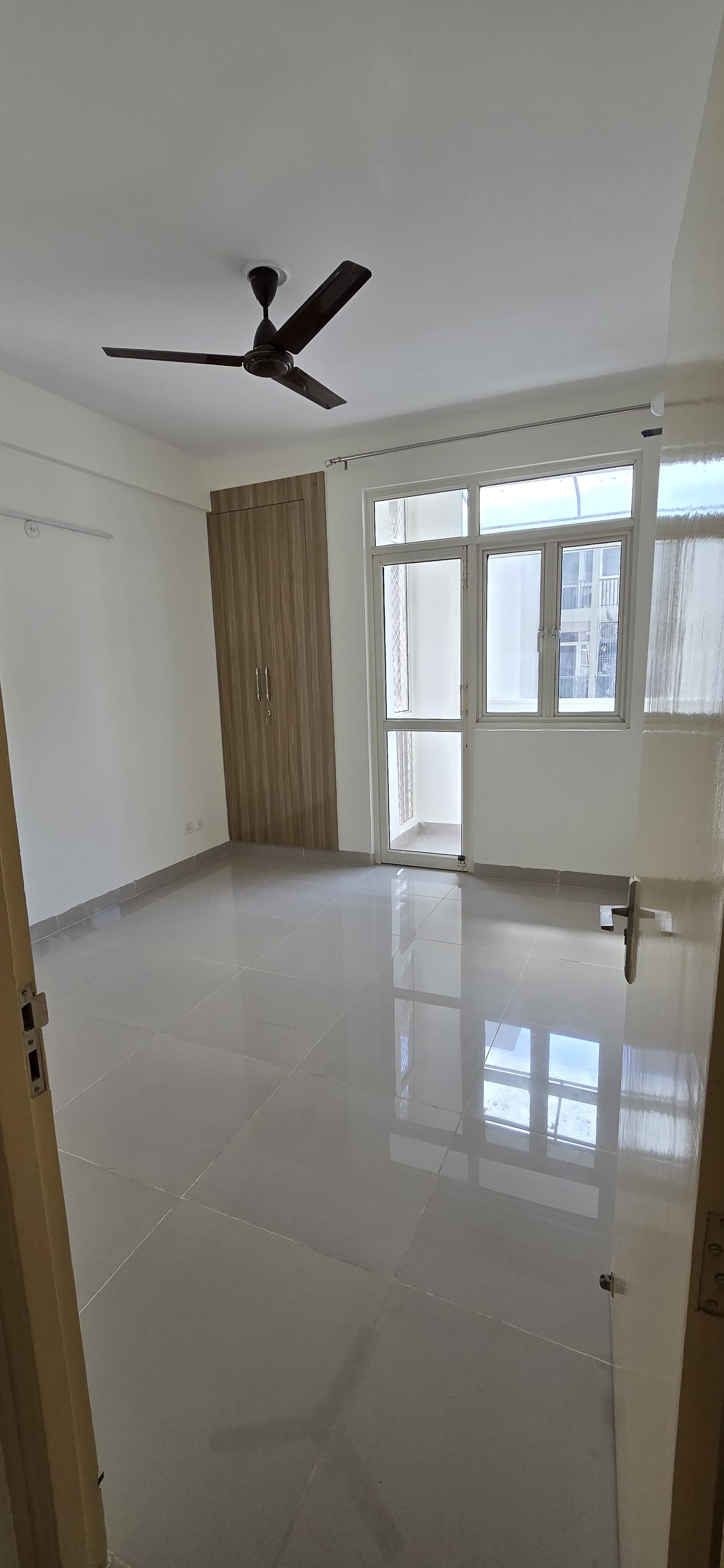 2 BHK 900 Sq.Ft. Apartment in Wave Executive Floors