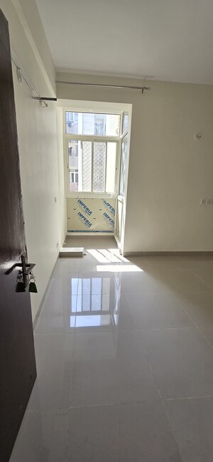 Room in 2 BHK Apartment at Wave Executive Floors, Wave City – for Sale