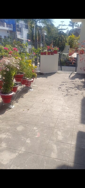 Parking in 1 BHK Builder Floor at Indira Nagar – for Rent