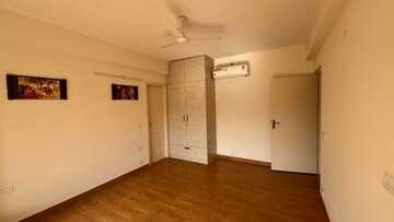 Room in 3 BHK Apartment at DLF Atria, Dlf Phase ii – for Rent